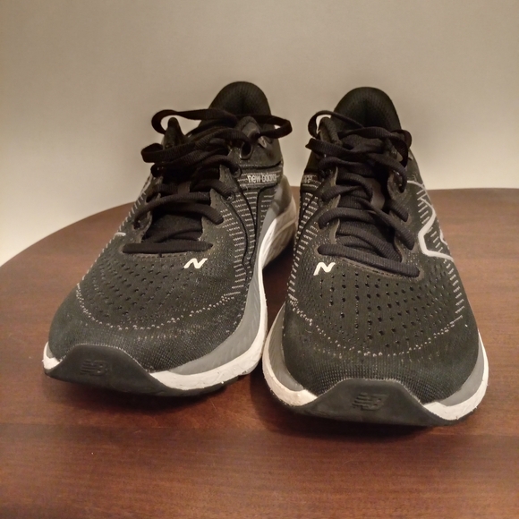 New Balance Black and White Running Shoes - Picture 6 of 14
